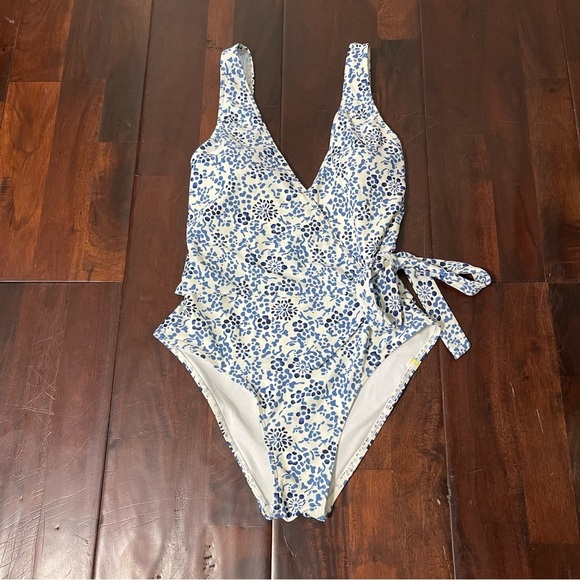 summersalt Other - Summersalt Swimsuit Women’s Size 4 The Perfect Wrap Blue And White One Piece